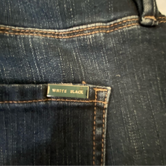 White House Black Market ,The Slim Crop sz4s  5 pocket mid rise jeans . NWT - Picture 4 of 6